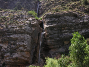 Водопад на левобережье Коксу выше "щели"